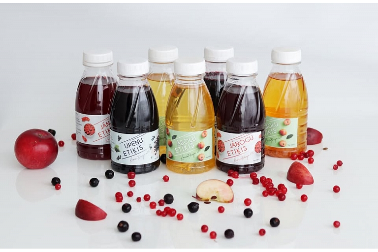 Blackcurrant, apple, currant vinegar