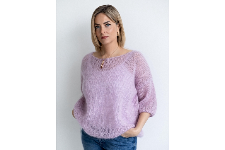 Elegant and soft knitted sweater.