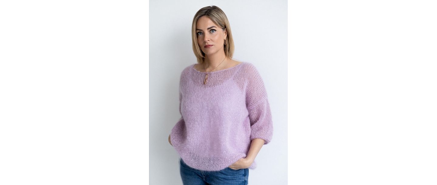Elegant and soft knitted sweater.