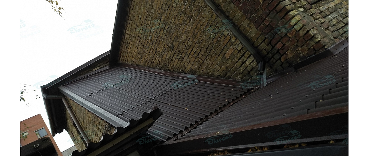 Installation of corrugated bitumen sheets