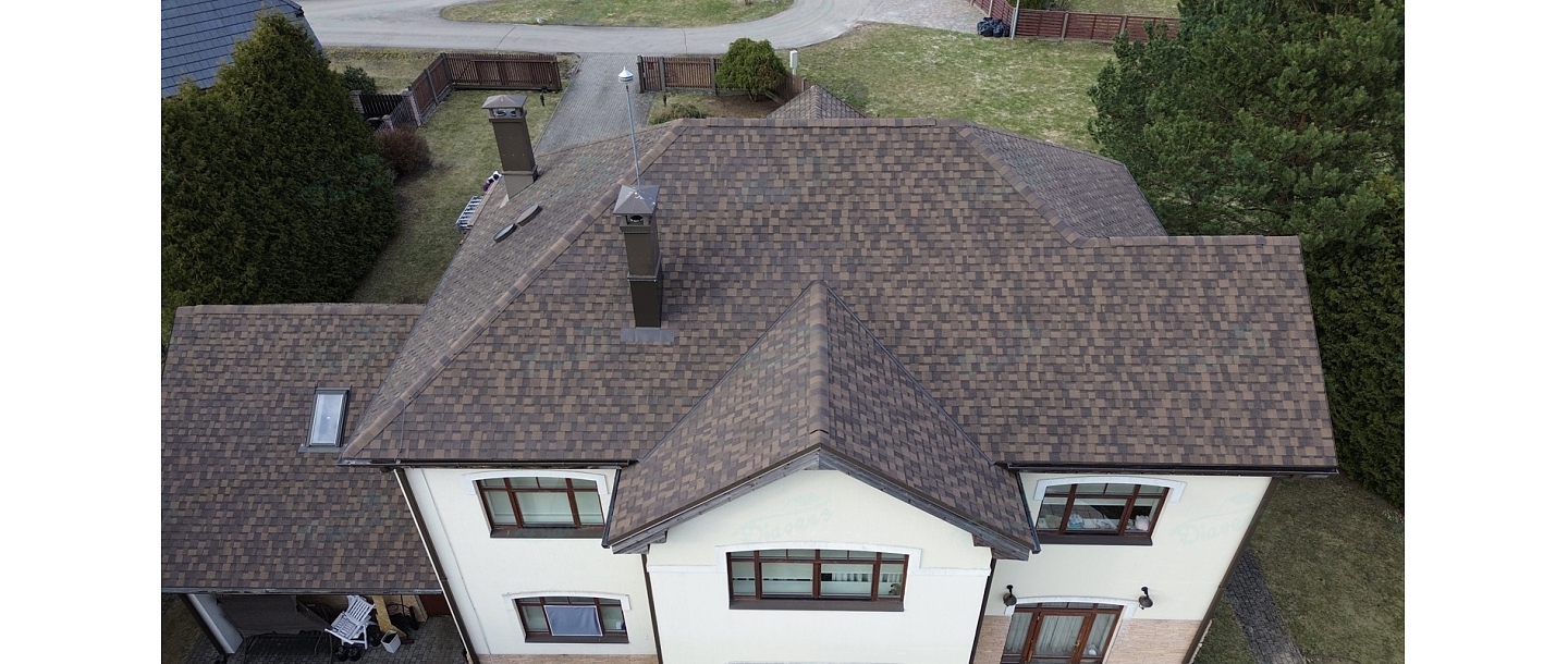 Bitumen shingle installation