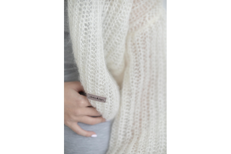 Lightweight and stylish sweater, which creates a pleasant mood.