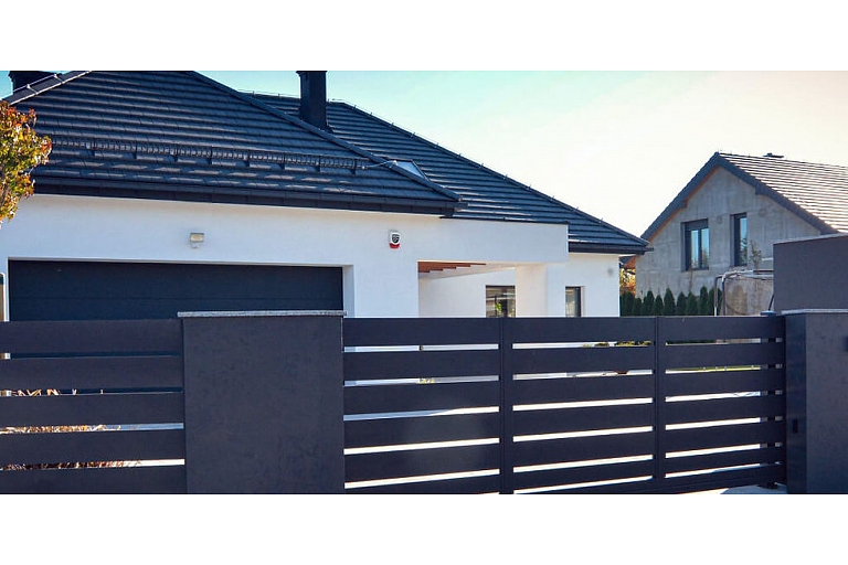 Metal fence around the house with a modern design