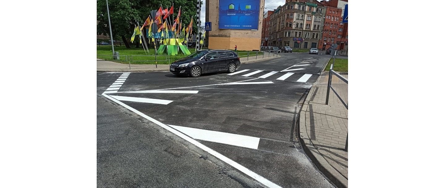 Ceļa horizontālo apzīmējumu uzklāšana