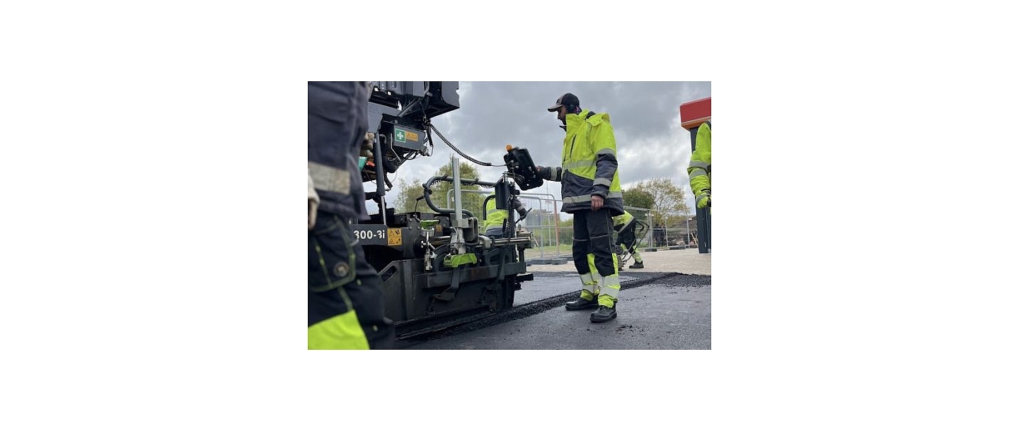 Road construction, asphalt paving