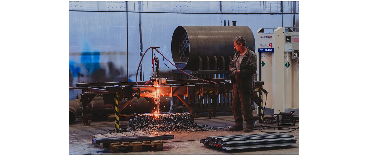 Metal plasma cutting in the factory – precision metalworking for industrial projects