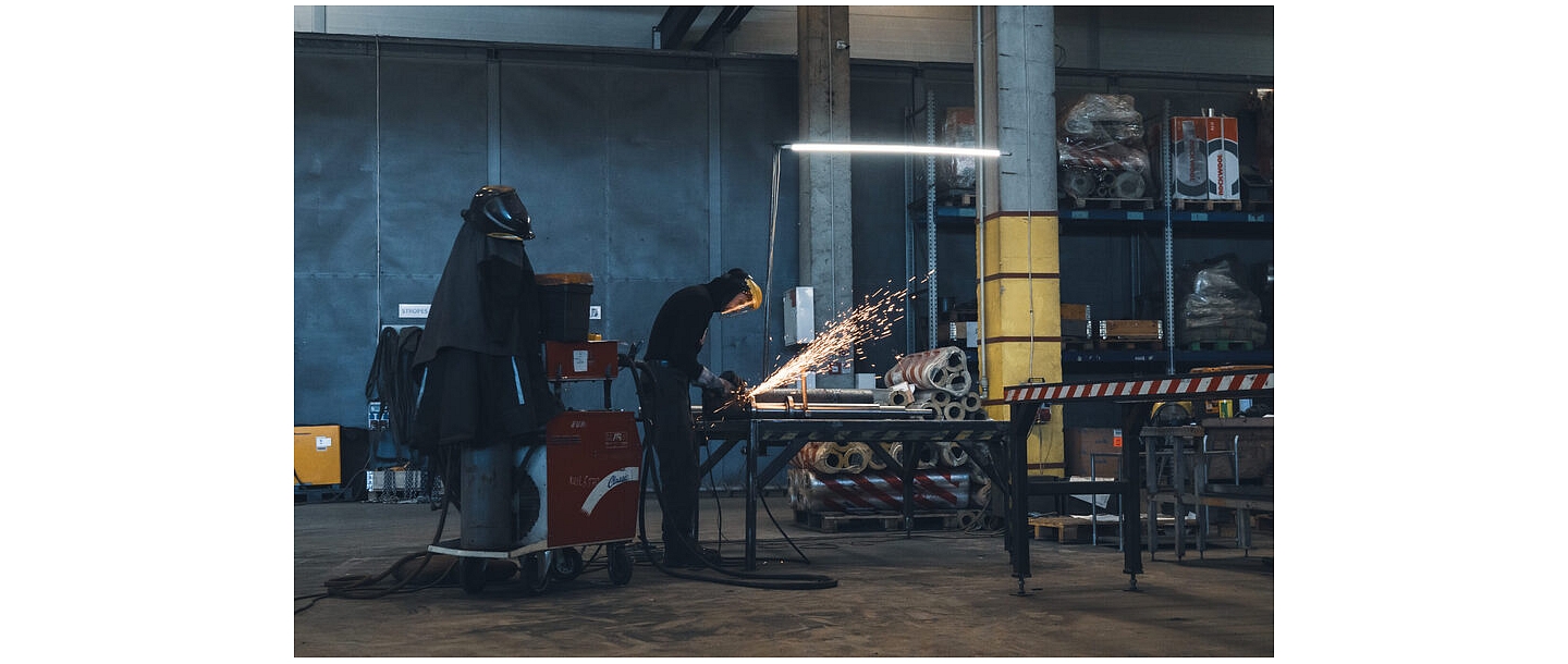 Metalworking works in the workshop – welding and machining of parts
