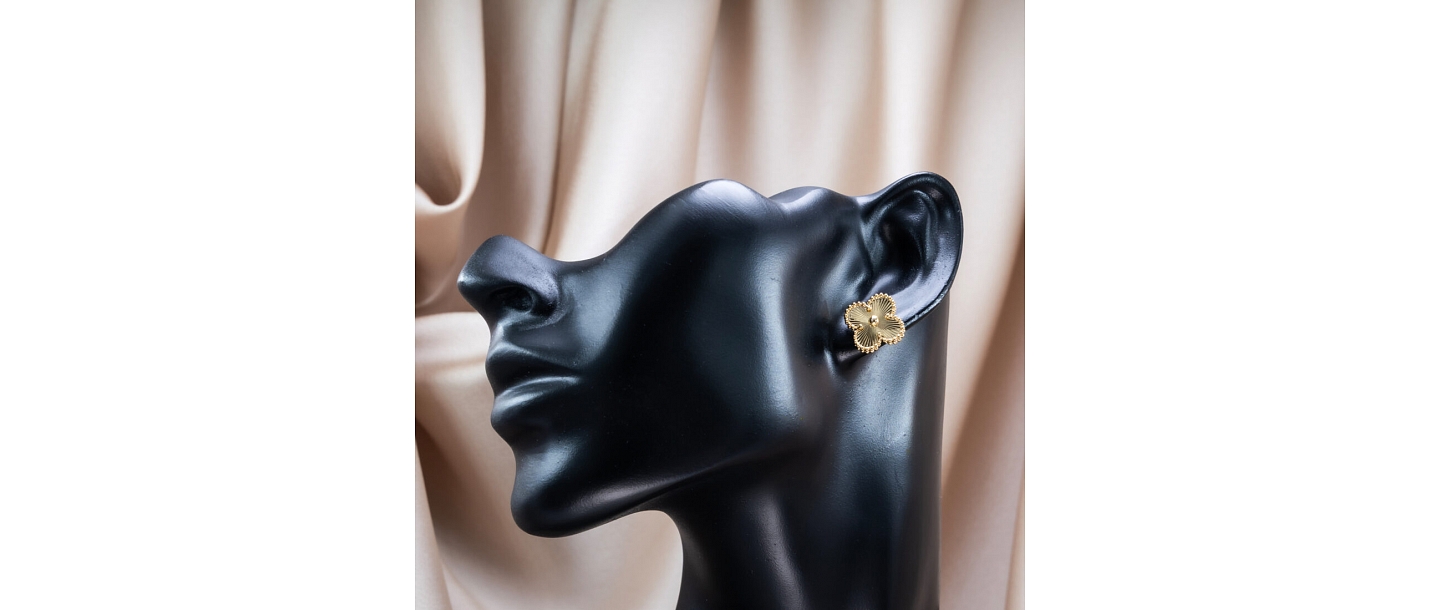 gold earrings