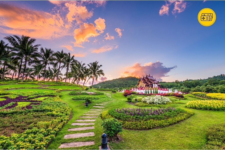 A charming view of Chiang Mai temples, located in a picturesque mountain landscape - one of Thailand's cultural and historical treasures, a must-see.
