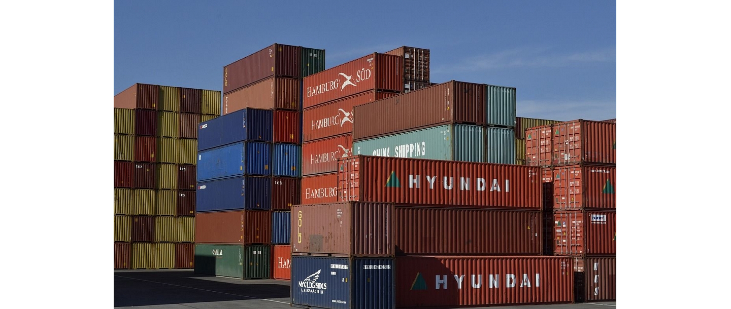 Port cargo transportation