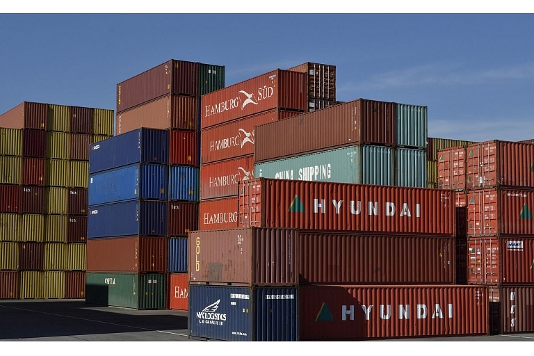 Port cargo transportation