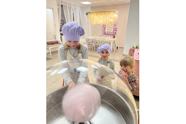 making cotton candy