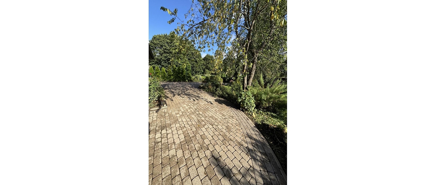 Bruģēts laukums - pēc