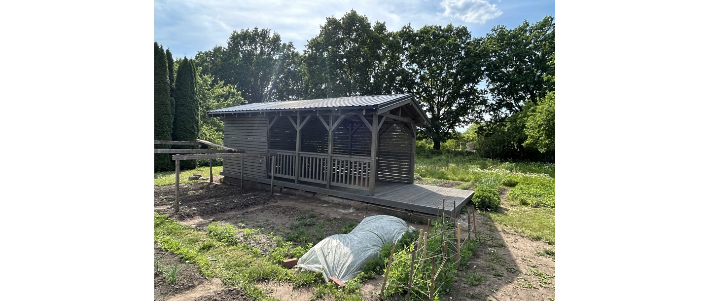 Garden sheds and gazebos