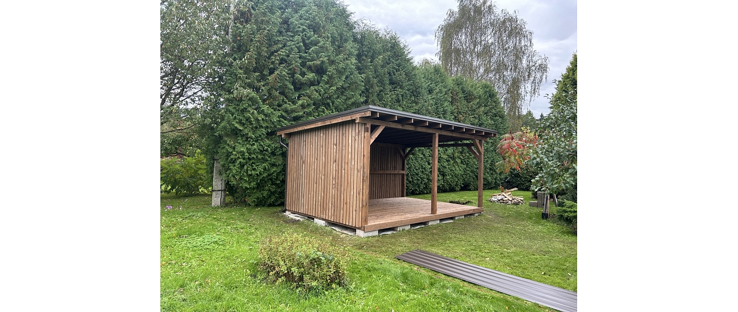 Garden sheds and gazebos