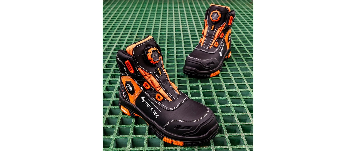 Work shoes with GoreTex membrane