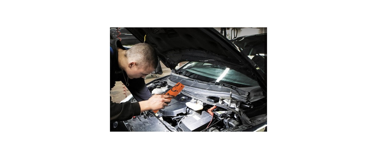 Autoservisa aprīkojums un instrumenti