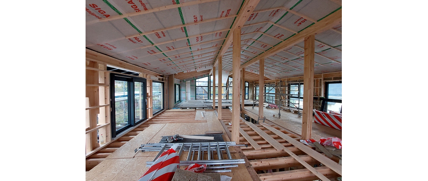 Assembly of wooden frame houses