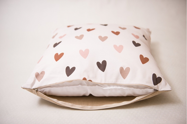 Linen pillow with a heart pattern – a natural and stylish interior element