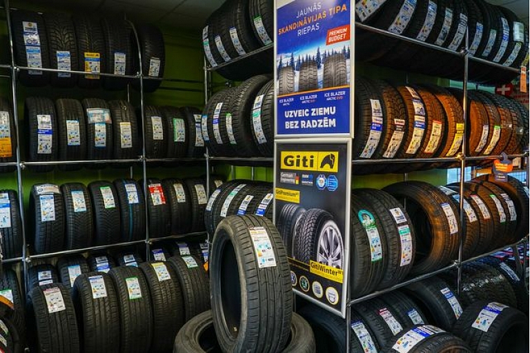 Auto riepu tirdzniecība