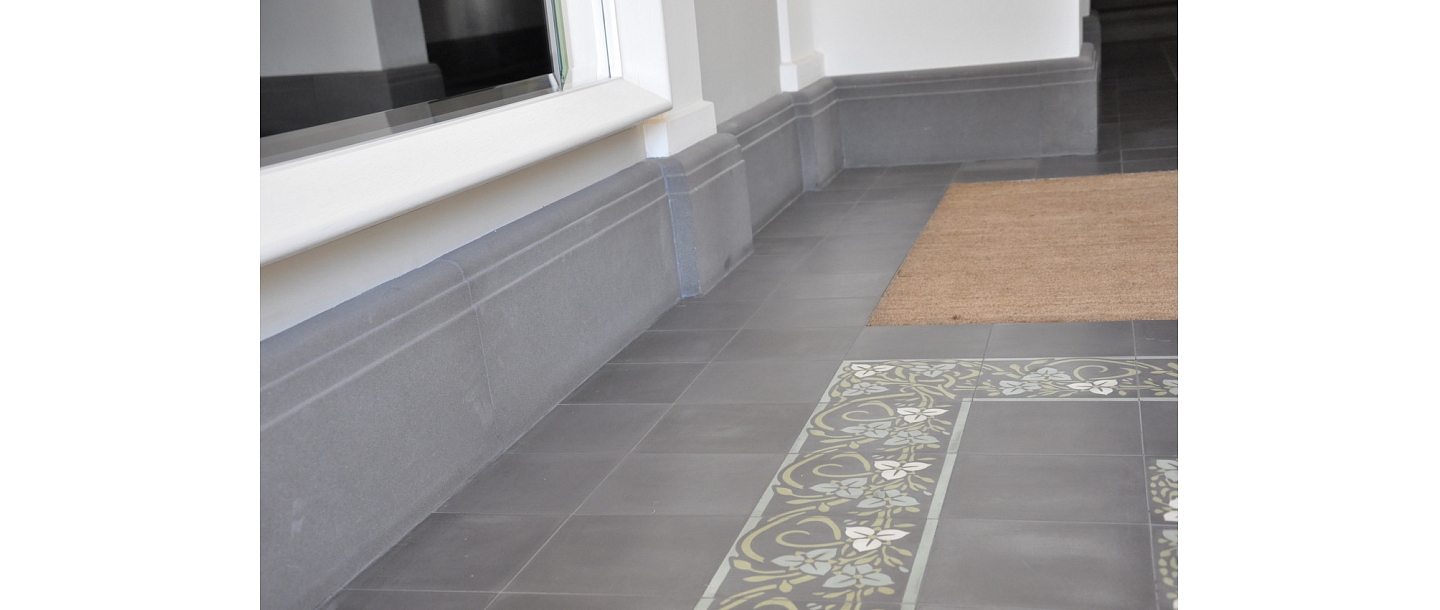 Цементные плитки, бетонные плинтусы