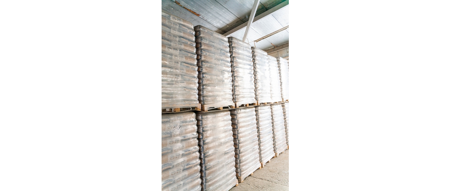 Wood particle pellets