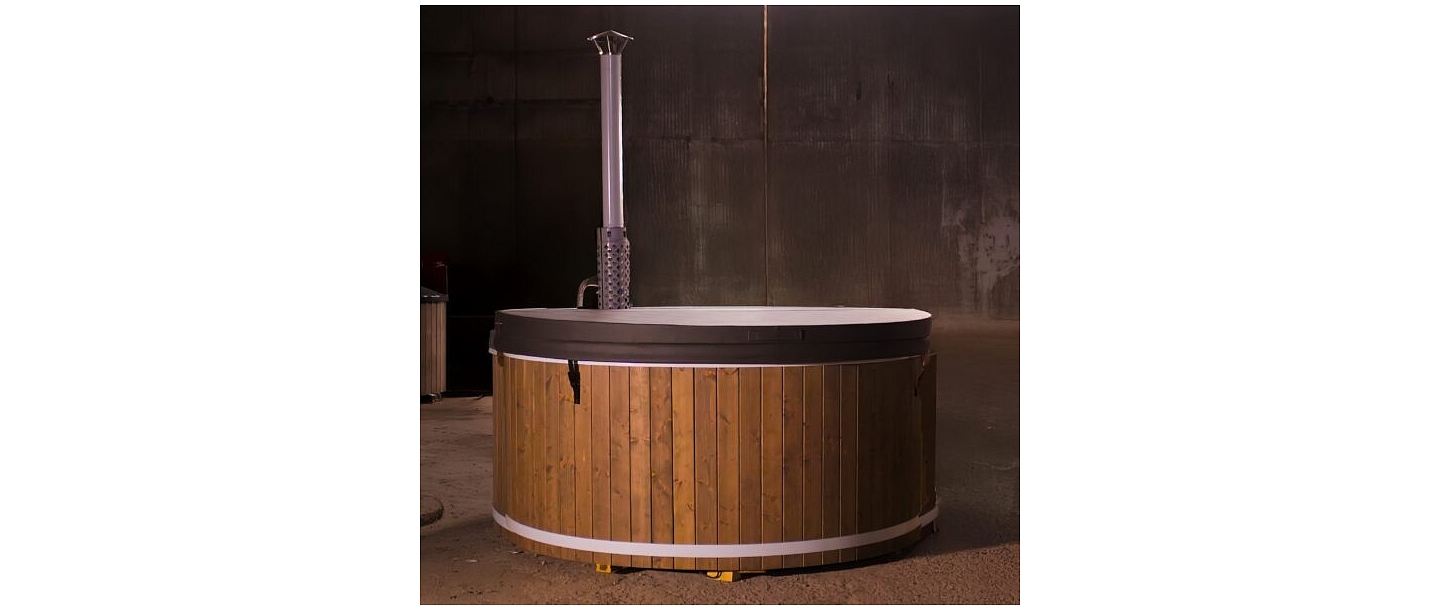 Fully equipped hot tub