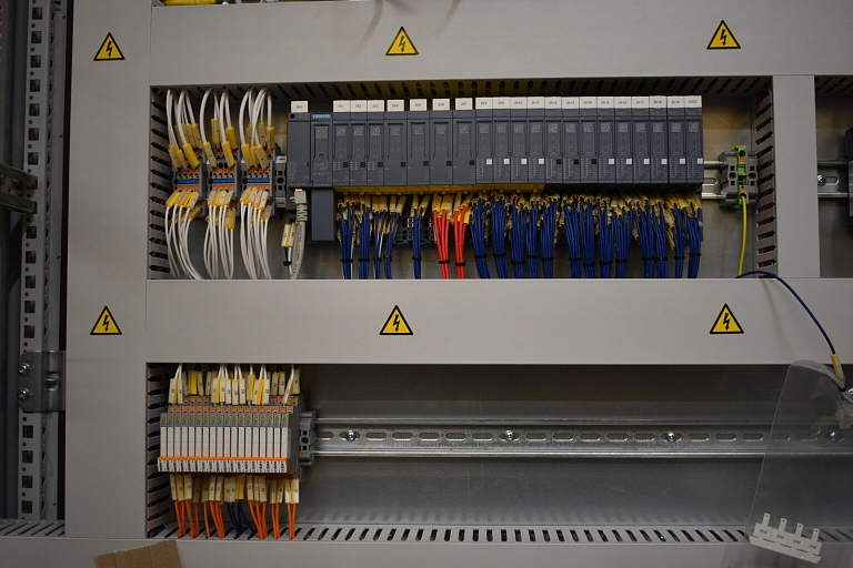 Elektrosadales un kontroles iekārtu ražošana