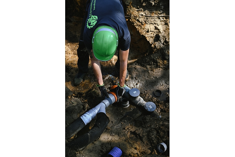 Sewerage-pipe installation