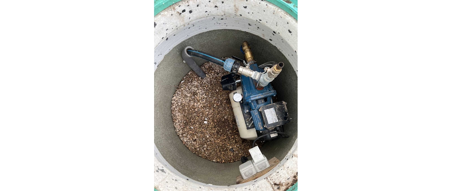 Special drilling rig for deep wells