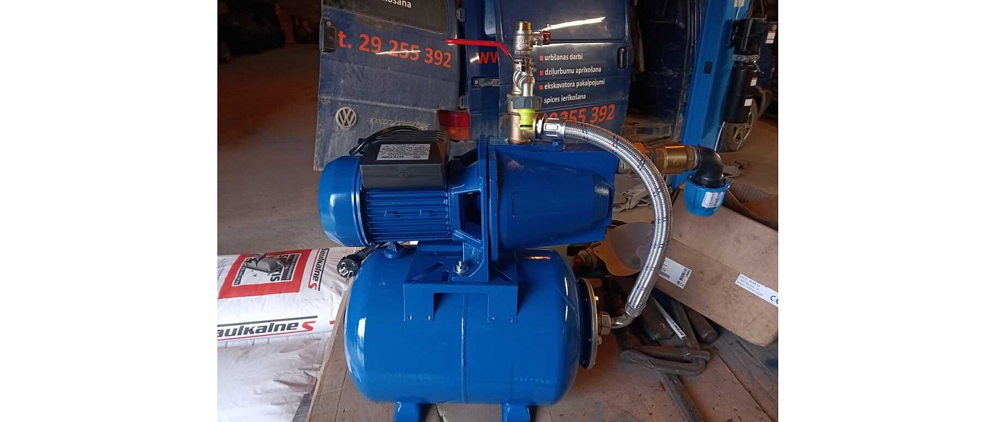 Water pump system with pipe connection