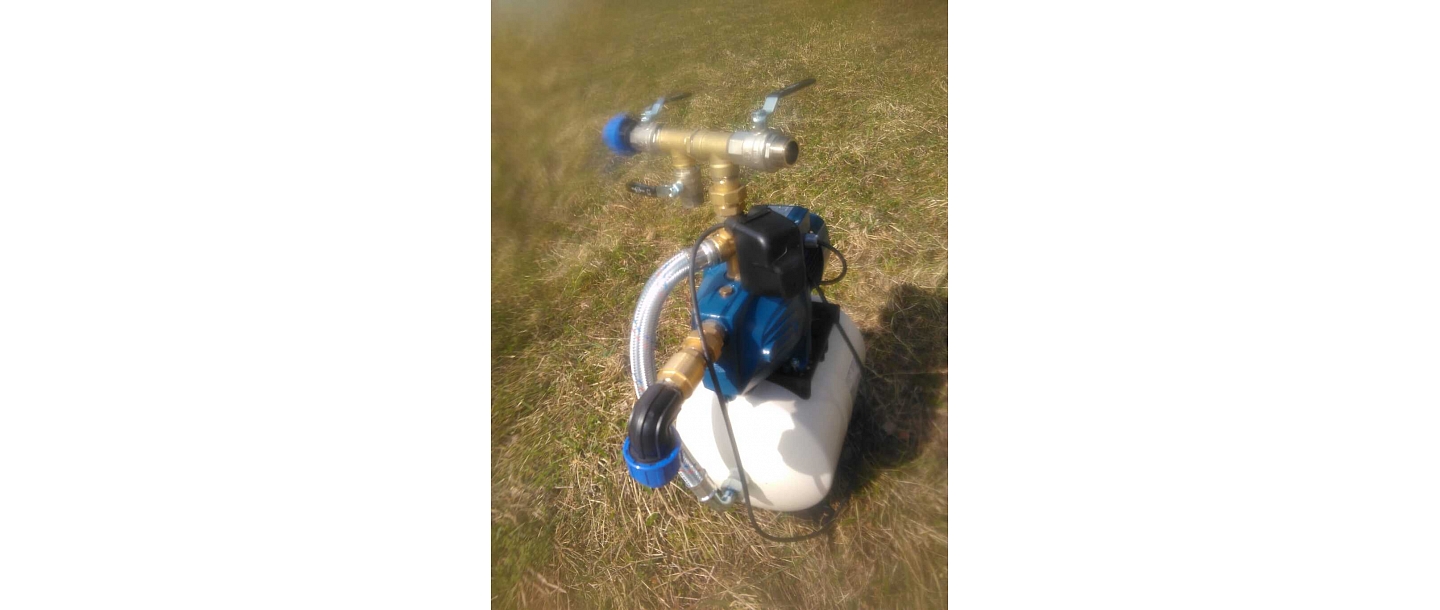 Water pump with water filtration system