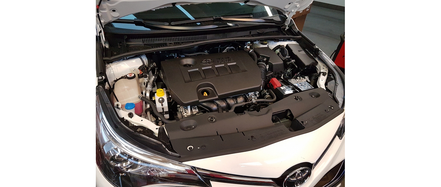 Dzinēja telpa, obligāti kolektora demontāža 2stundas