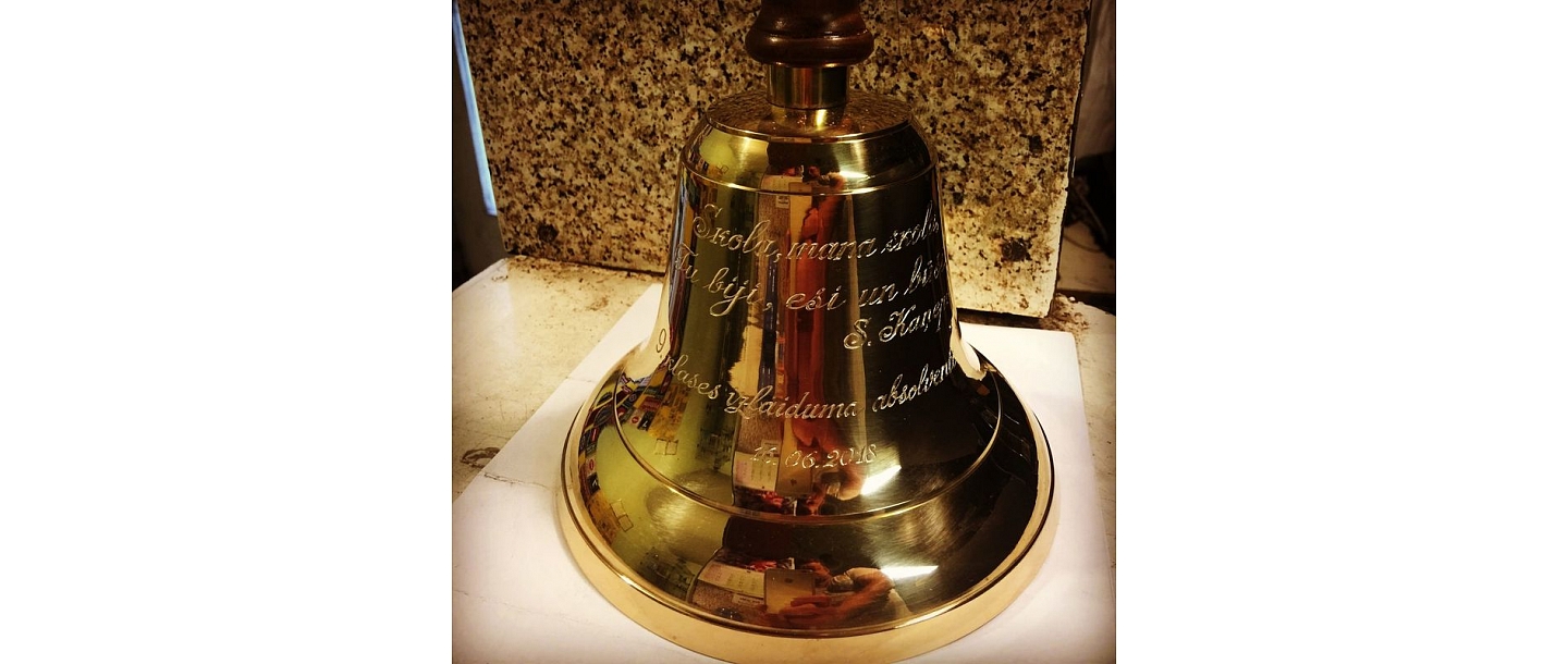 Eduards RPS, Ltd. manufactures and engraves metal products and commemorative items with high craftsmanship.