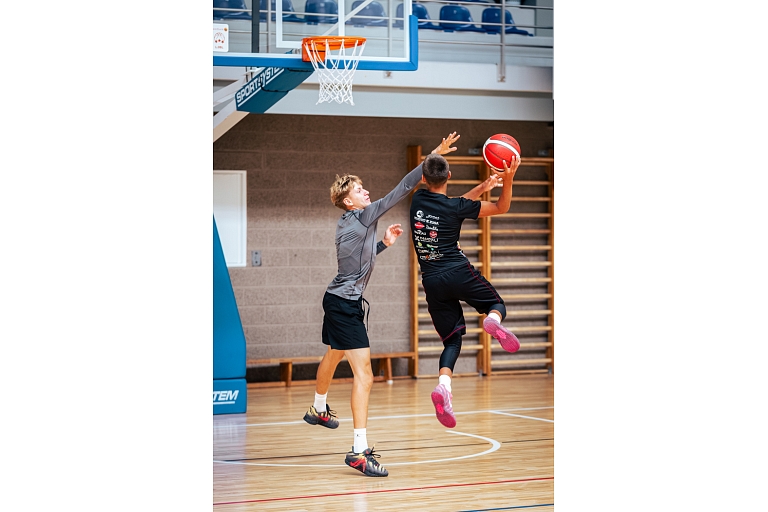 basketbola nometne