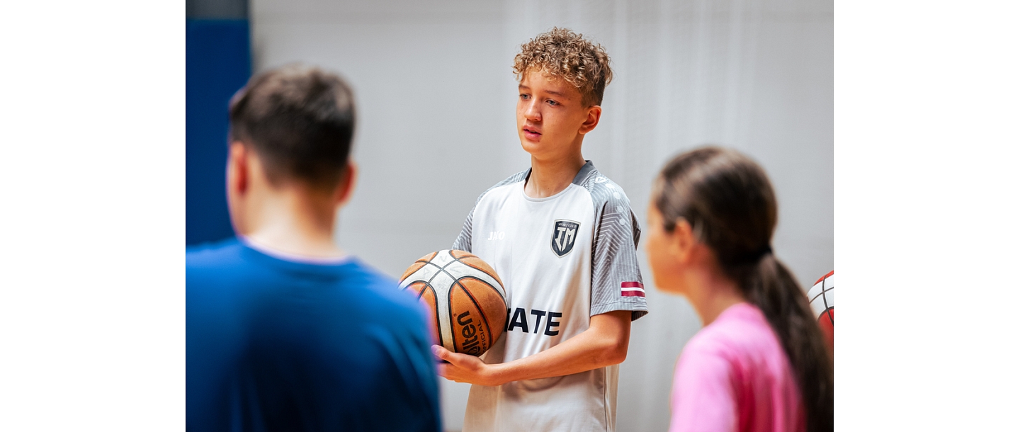 diennakts basketbola nometne