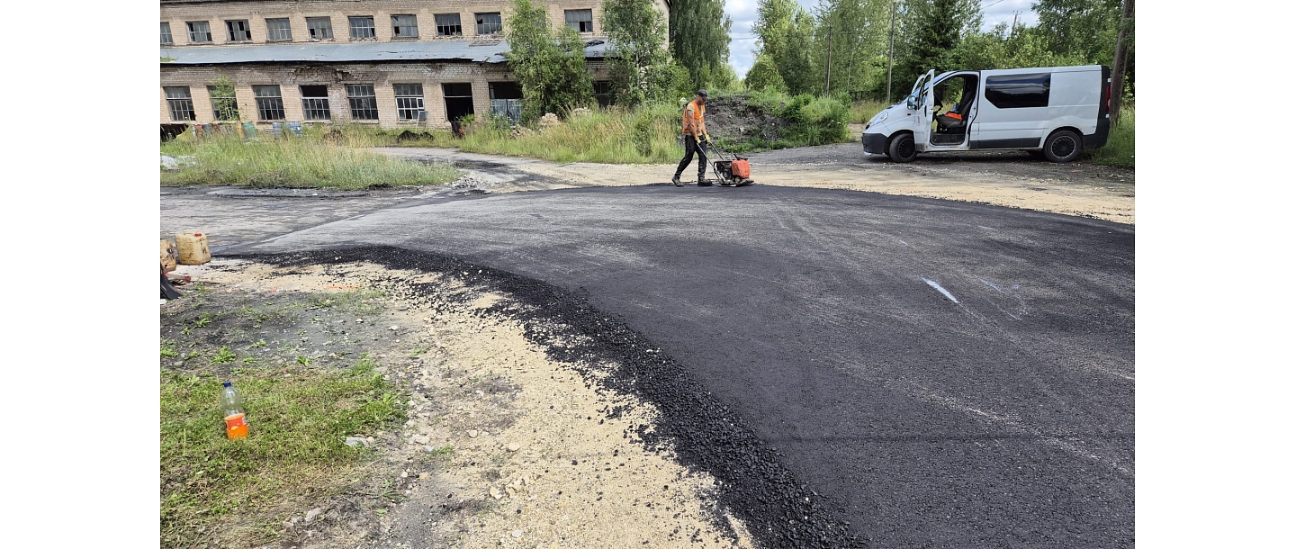 compact end layer on the road, ensuring long-lasting durability and quality