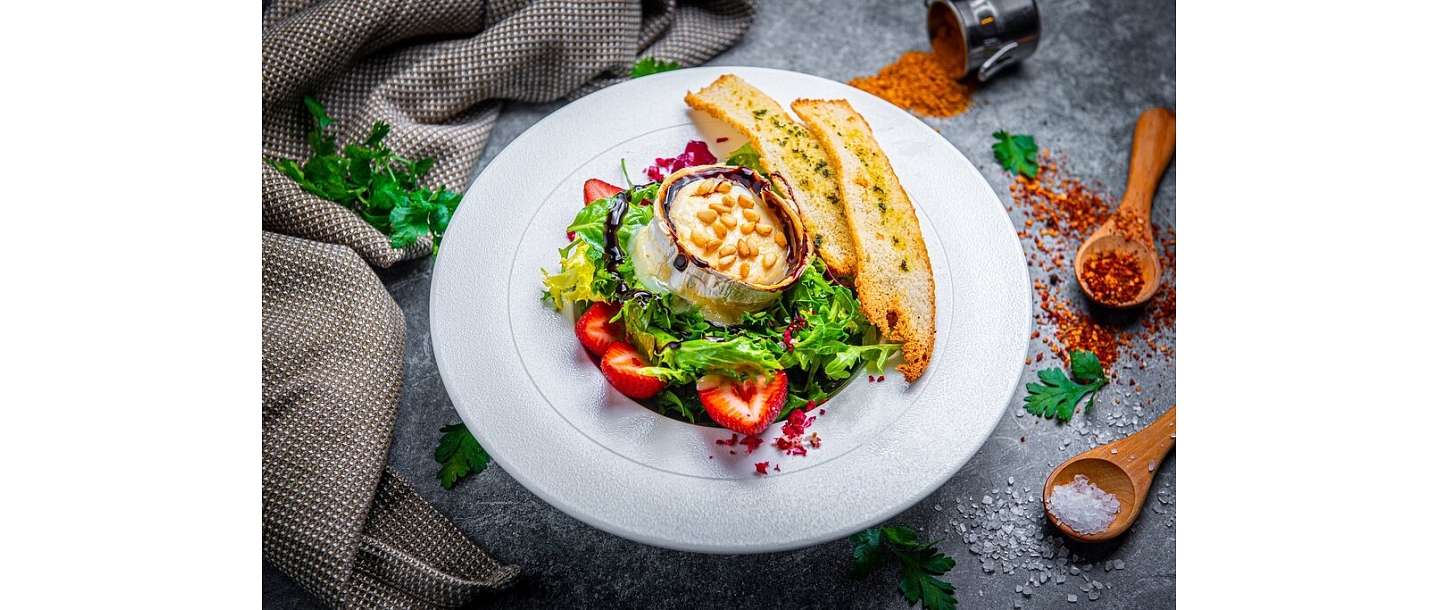Salad with goat cheese