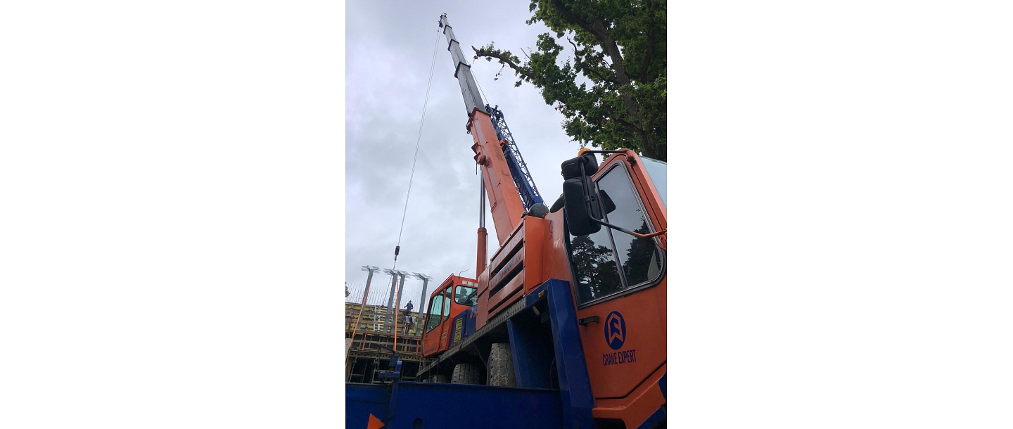 Mobile crane repair
