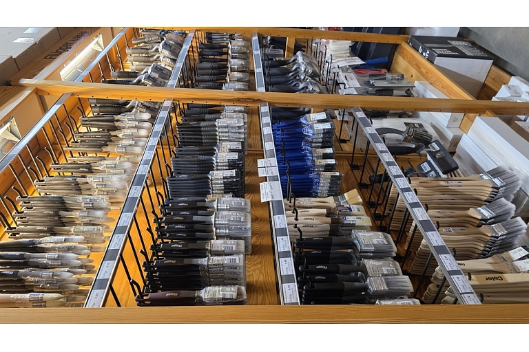 Flugger brush stand in the Profcentrs store