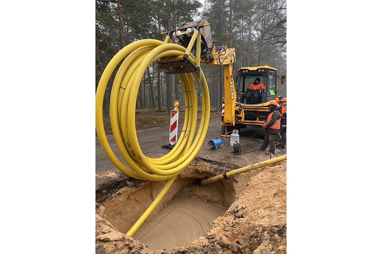 Pipeline and equipment work.