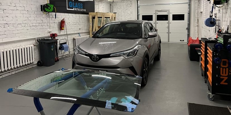 Car glass repair and replacement
