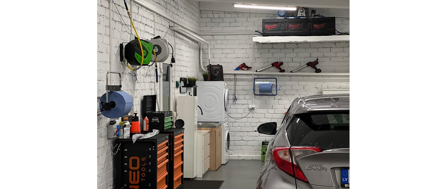 Vieglo automašīnu stiklu maiņa