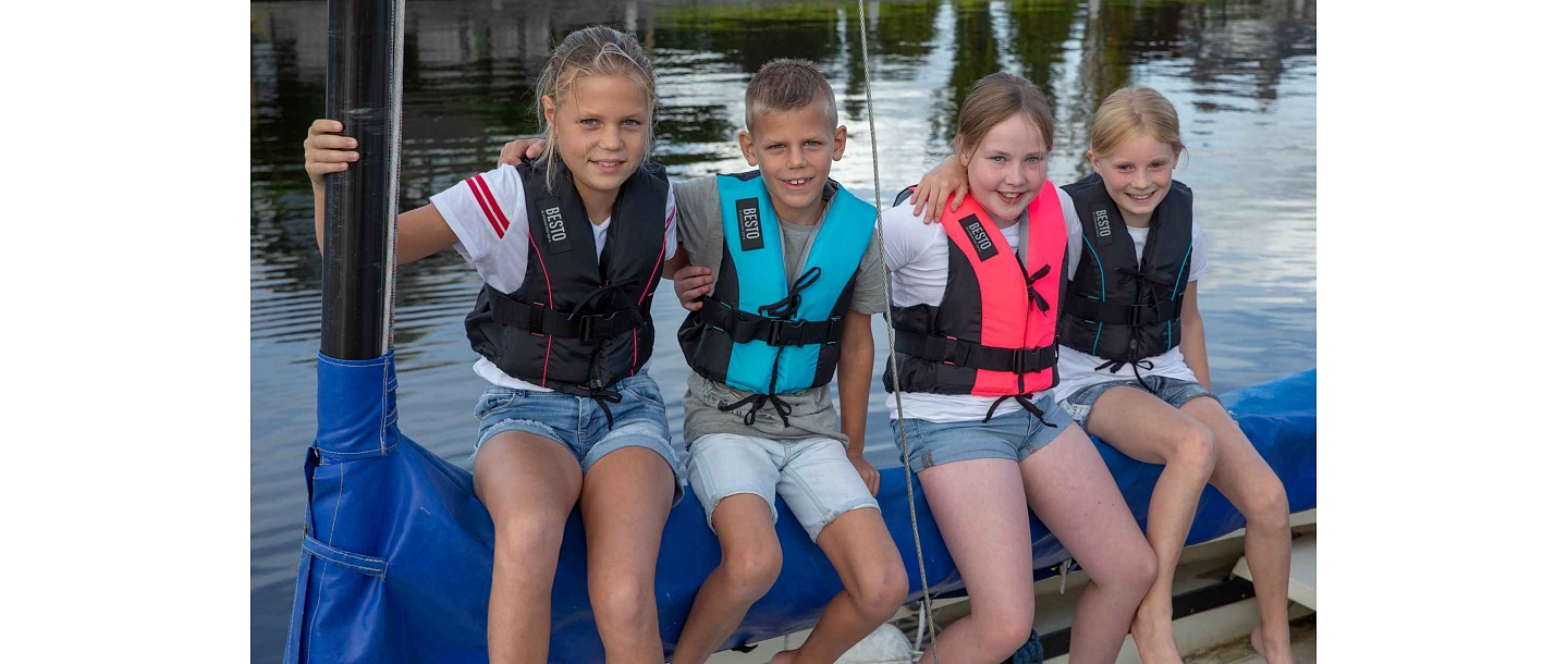 Glabsan vest Besto Aqua Black Junior 1_11zon