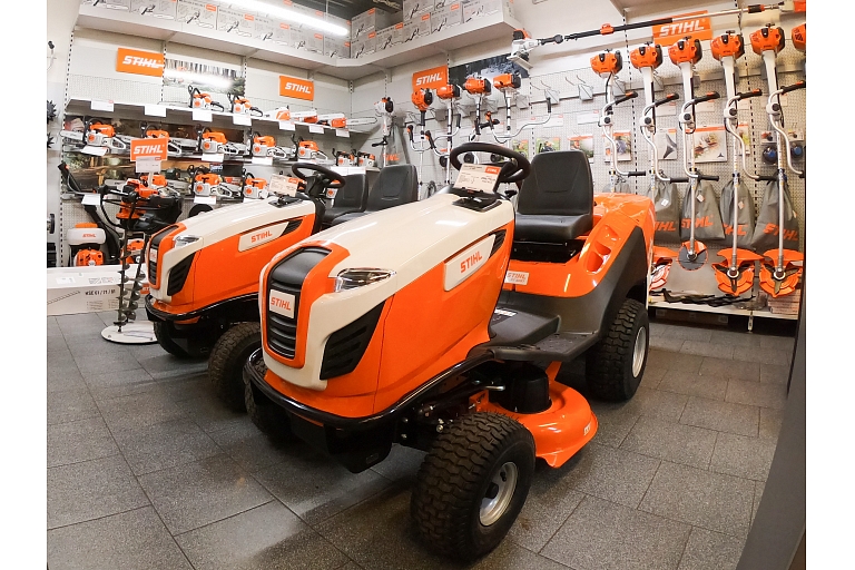 STIHL zāliena traktori
