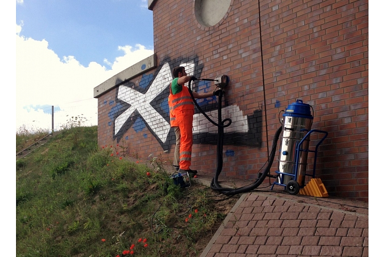 Graffiti removal