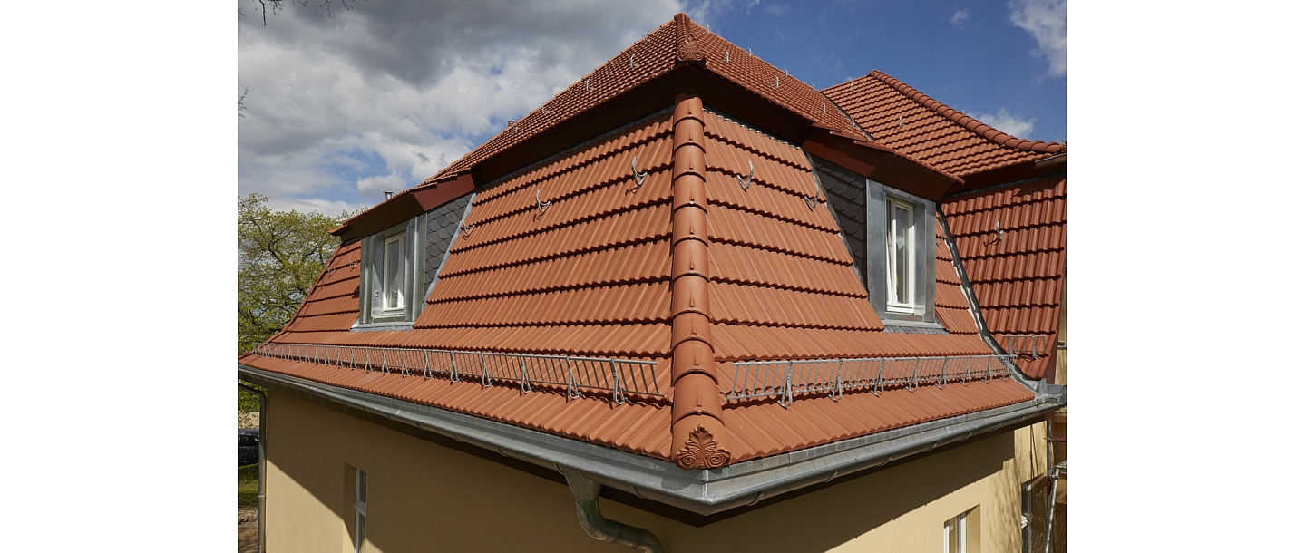 Granat 13V engobed brick red