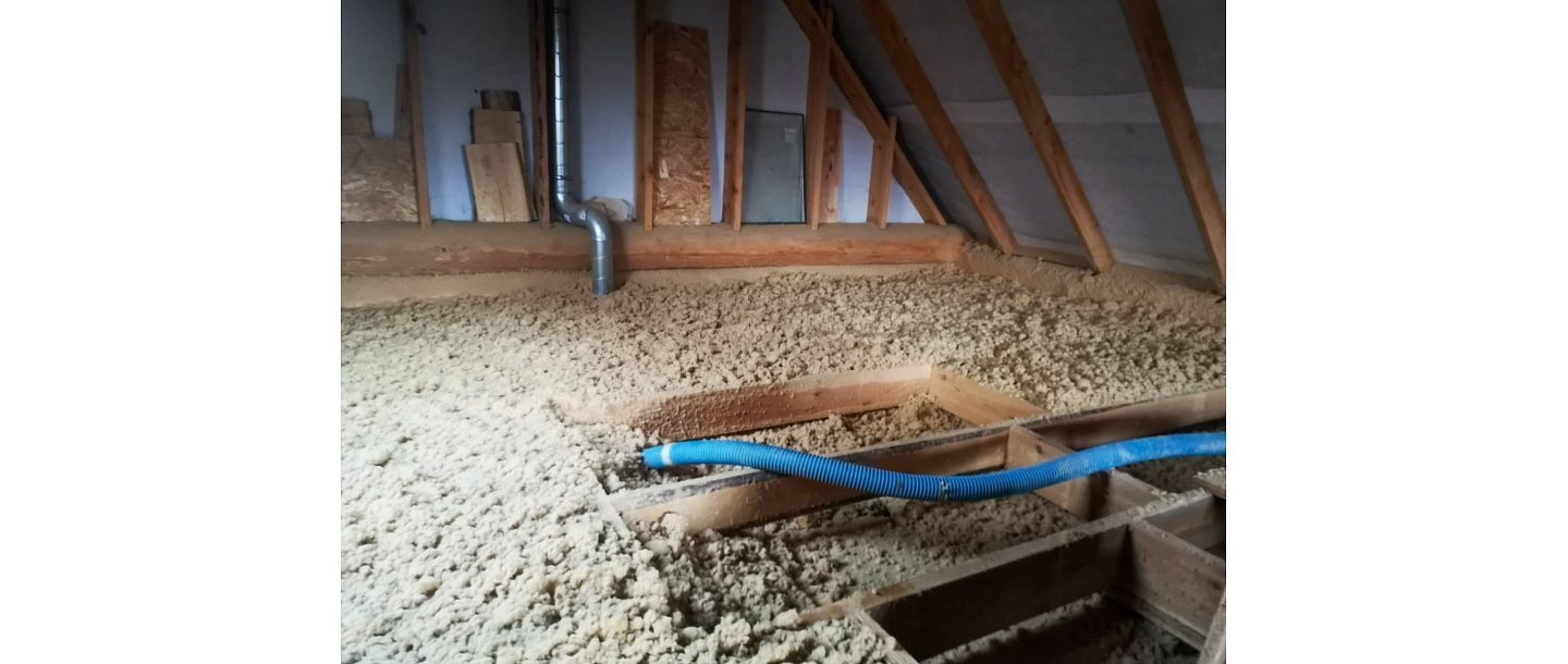 Log house attic insulation process with Steico Zell wood fiber wool