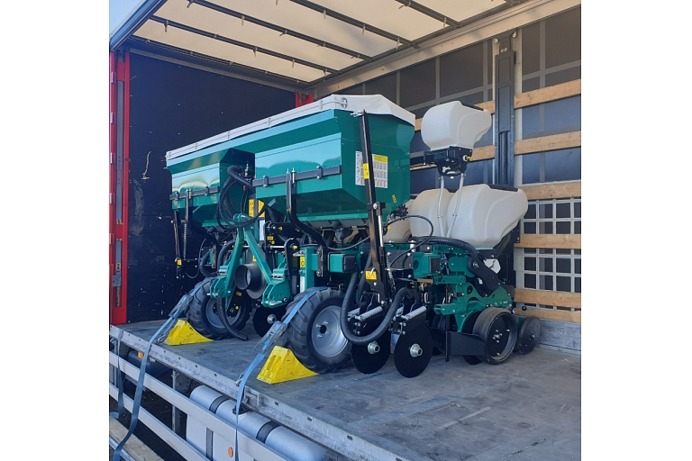 Oversized cargo transportation