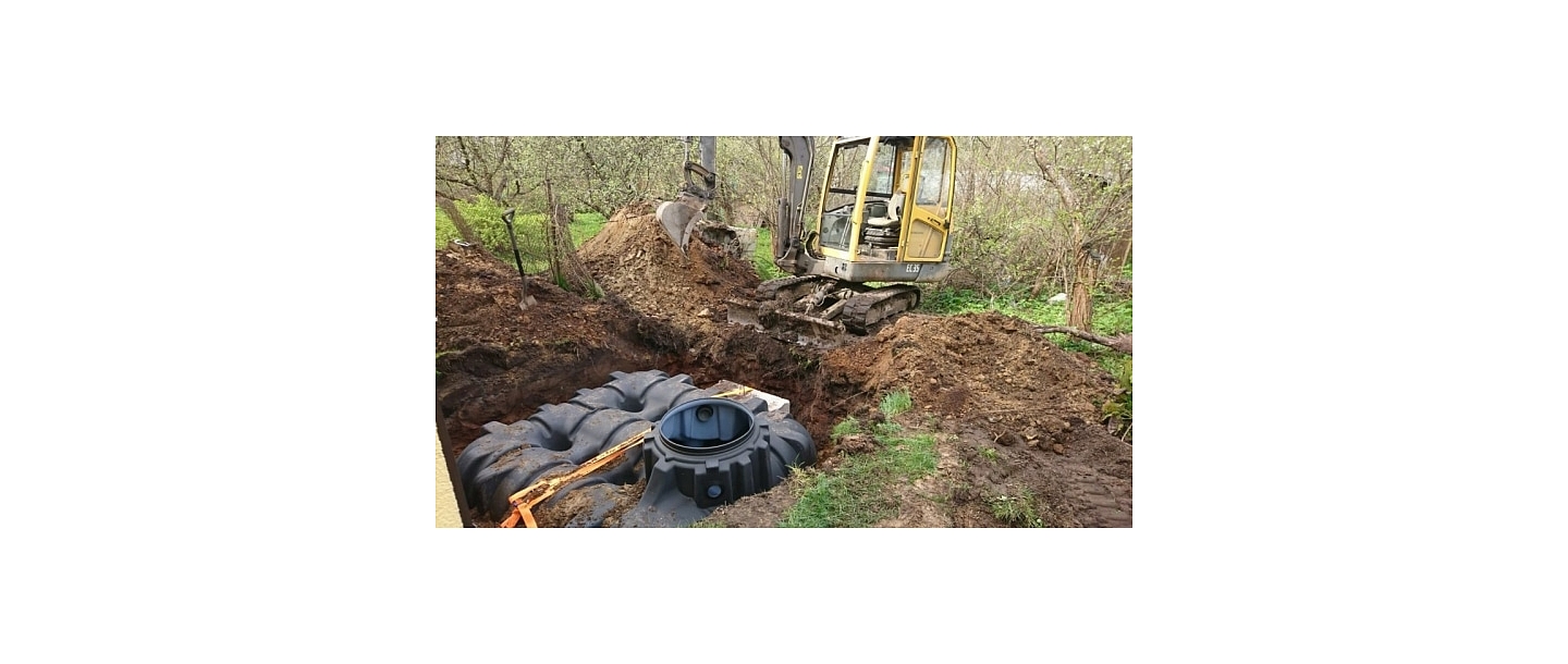 Horizontal septic tank installation